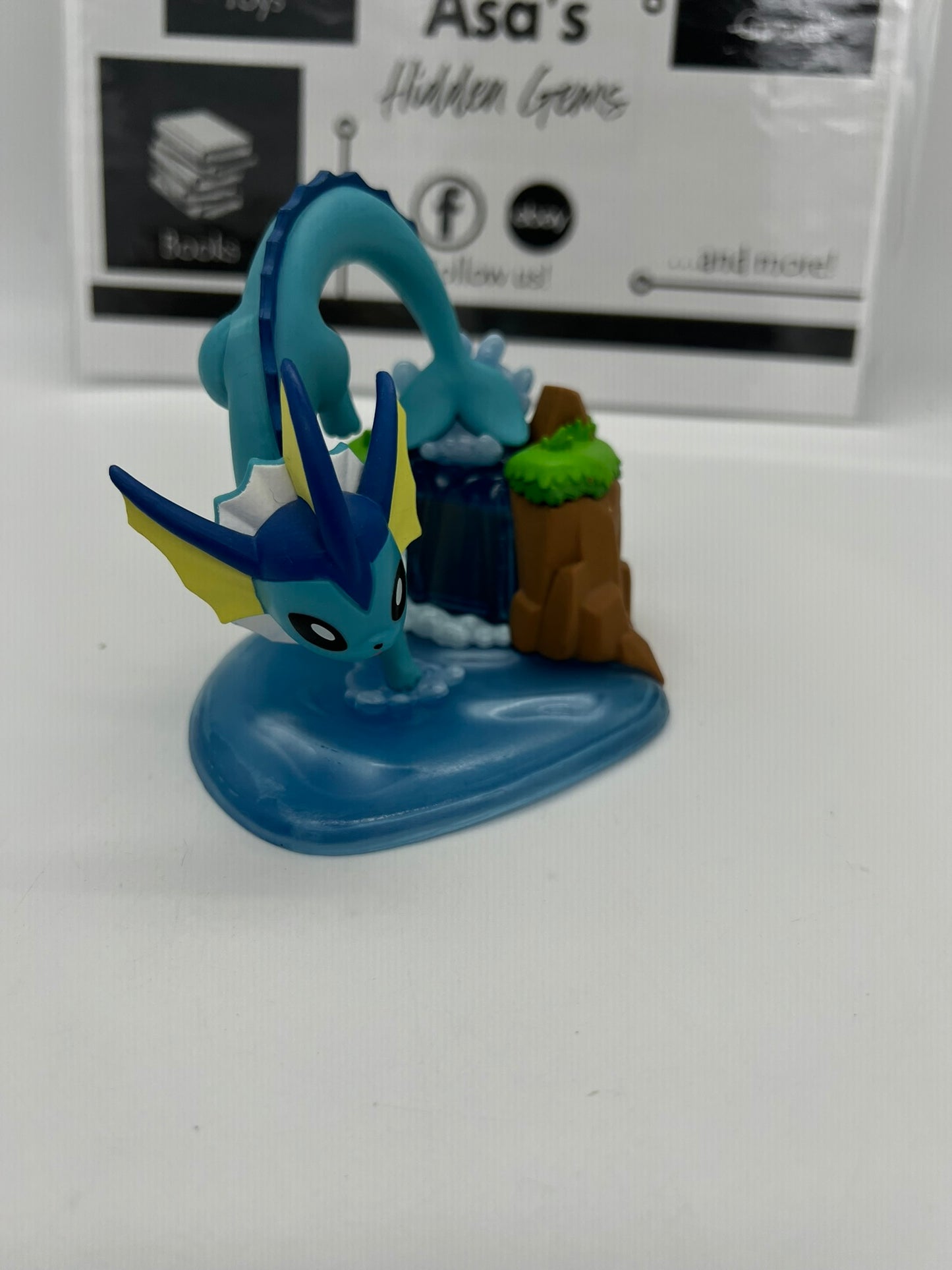 Funko Pokemon Center: Afternoon with Eevee And Friends Vaporeon Figure Rare