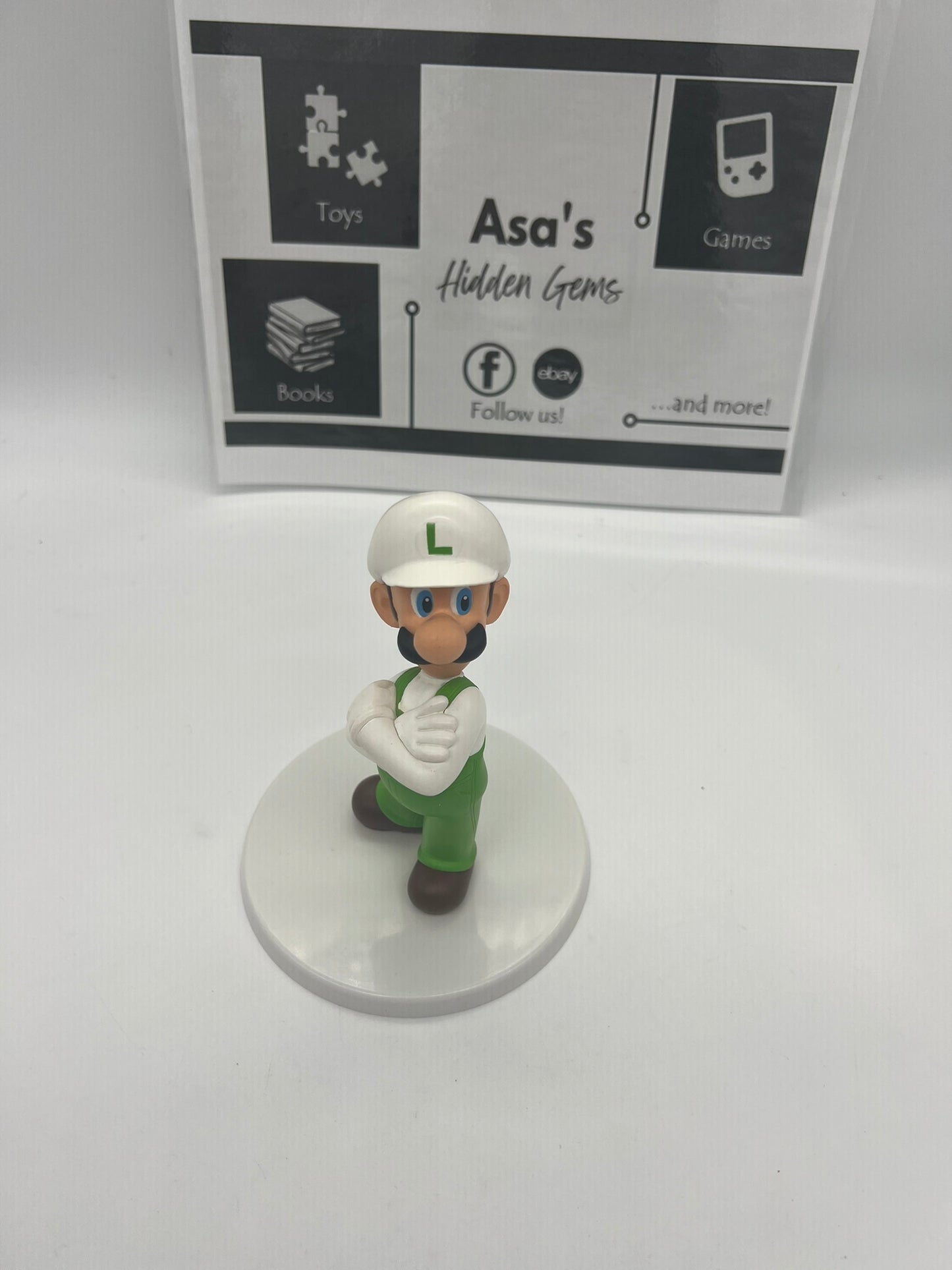 Super Mario Bros - White Luigi w/ base