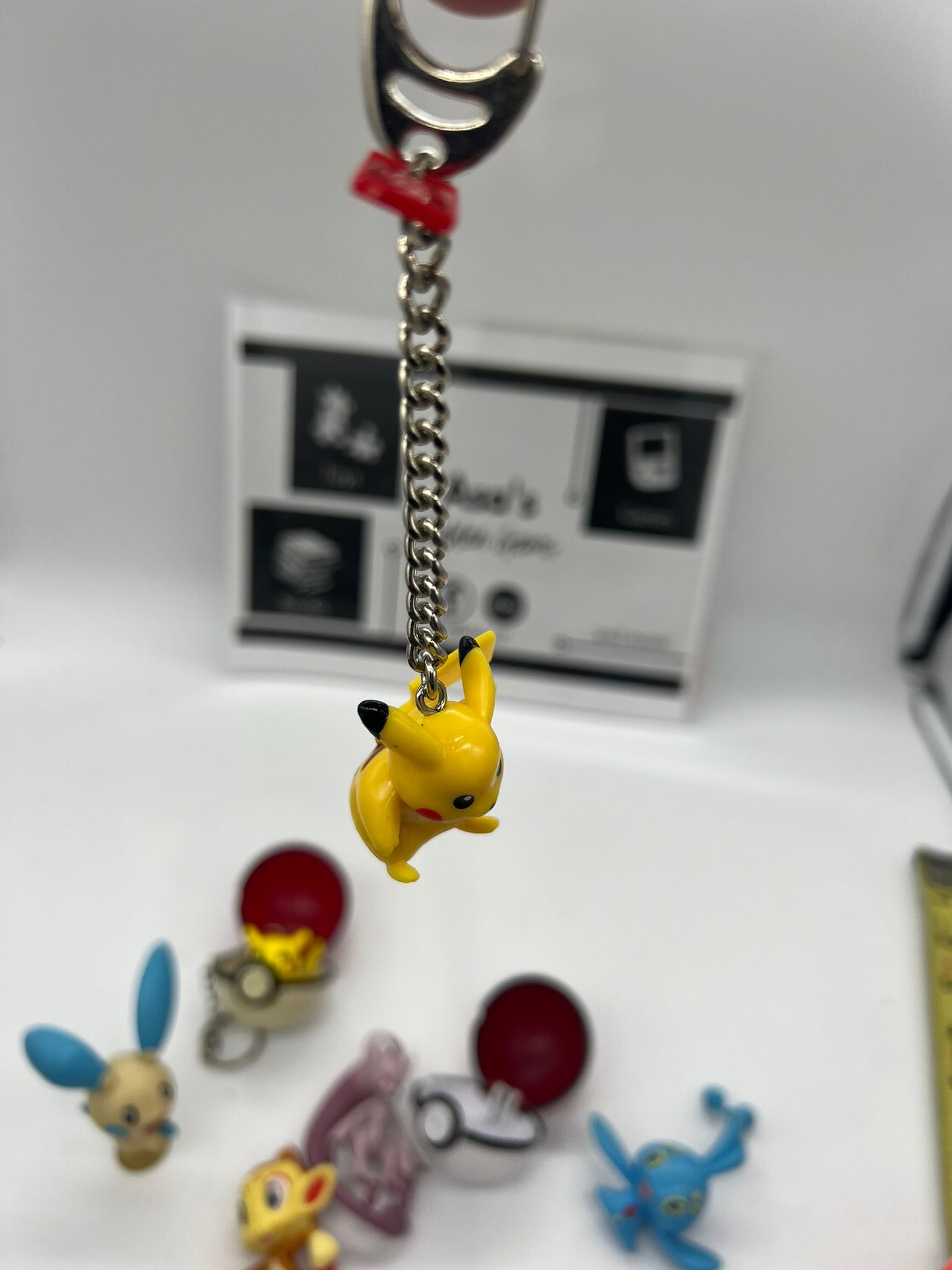 2 Nintendo Pokemon Pokeball Keychain Pikachu & Pokemon Figure