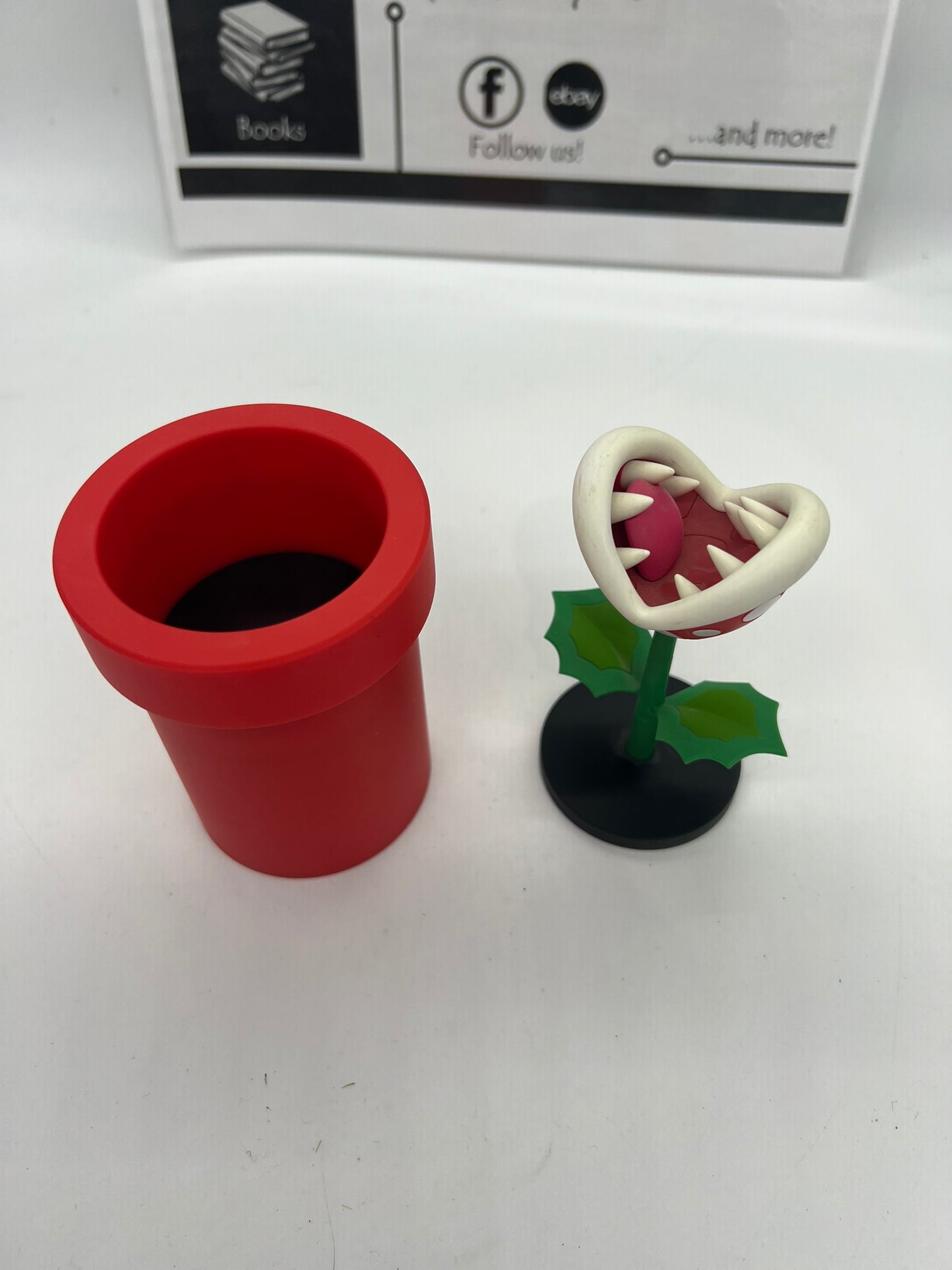 Nintendo Super Mario Piranha Plant and Pipe figure