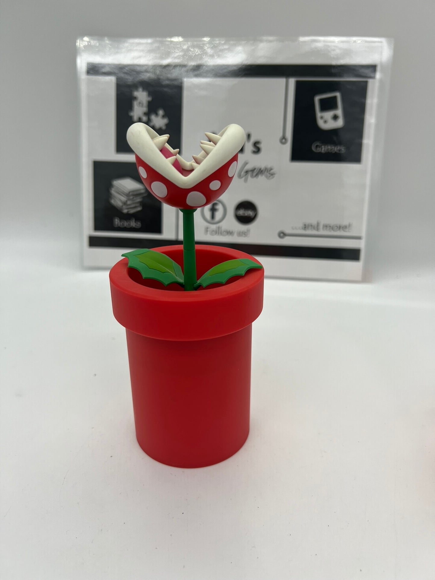 Nintendo Super Mario Piranha Plant and Pipe figure