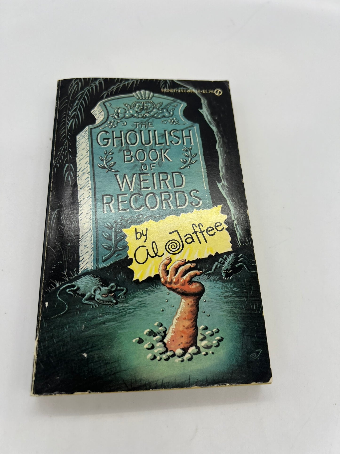 1979 The Ghoulish Book of Weird Records paperback book Al Jaffee