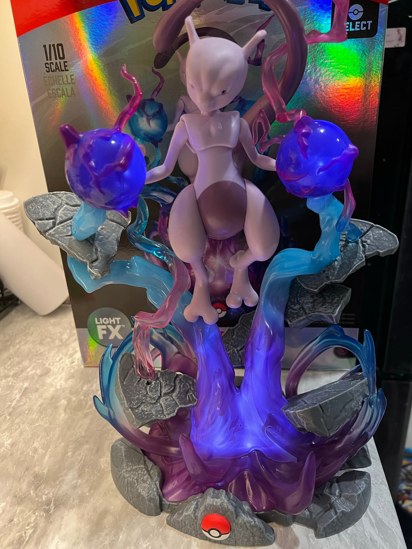 Pokemon Select Mewtwo Deluxe Collector Figure Light FX 1/10 Scale Nintendo