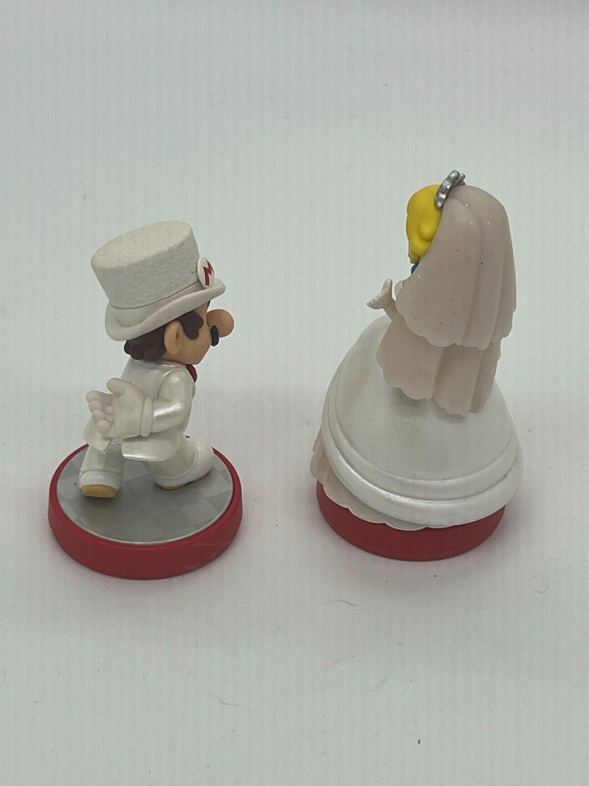 Nintendo Super Mario Odyssey Wedding Amiibo (Mario and Peach)