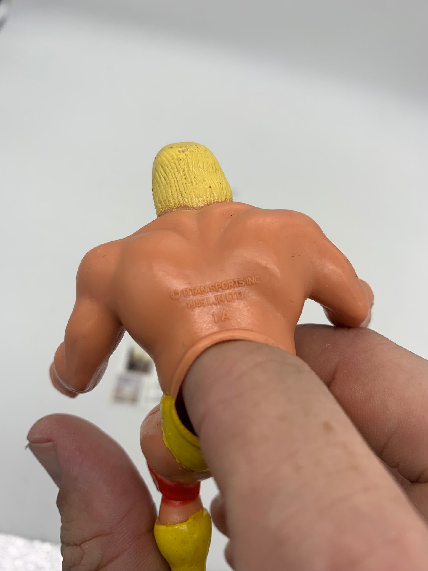 HULK HOGAN Thumb Finger Puppet Figure WWF WWE Wrestling Vintag 1985 TITAN SPORTS
